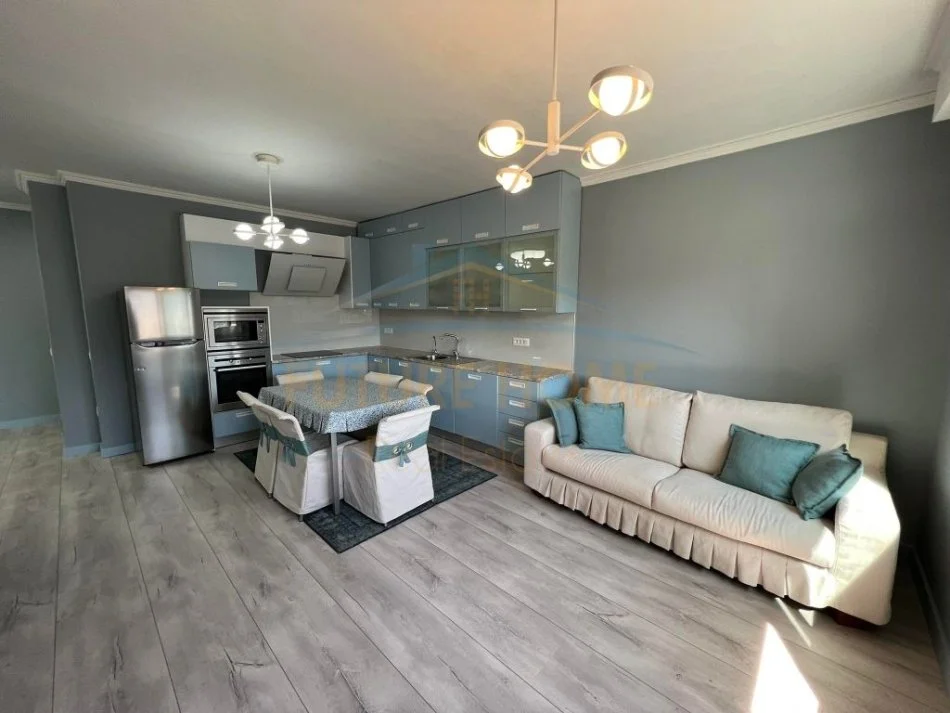 Tirane, jepet me qera apartament 2+1, Kati 8, 85 m² 800 € (AMBASADA AMERIKANE)