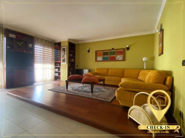 Tirane, shitet apartament 2+1+Aneks+Ballkon Kati 5, 120 m² (Pazari i Ri)