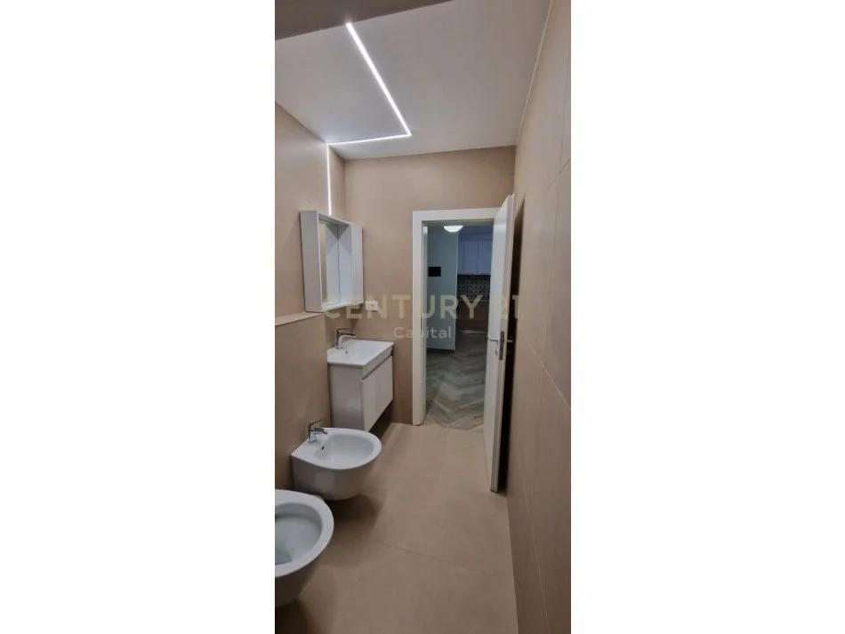 Tirane, jepet me qera apartament Kati 3, 70 m² 500 € 