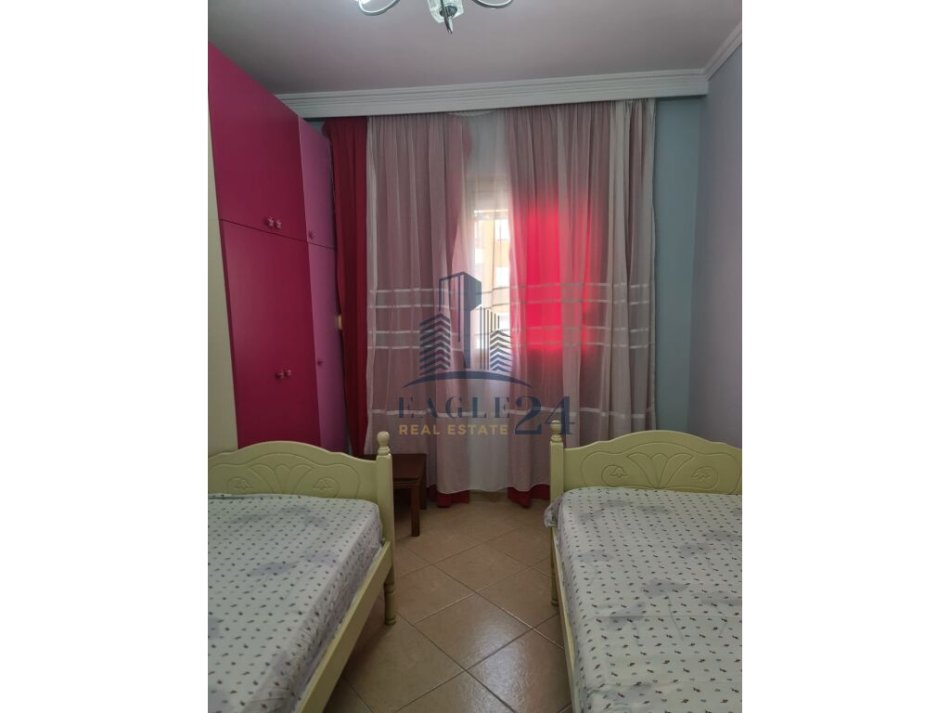 Tirane, jepet me qera apartament 2+1+Ballkon , 100 m² 450 € (Astir)