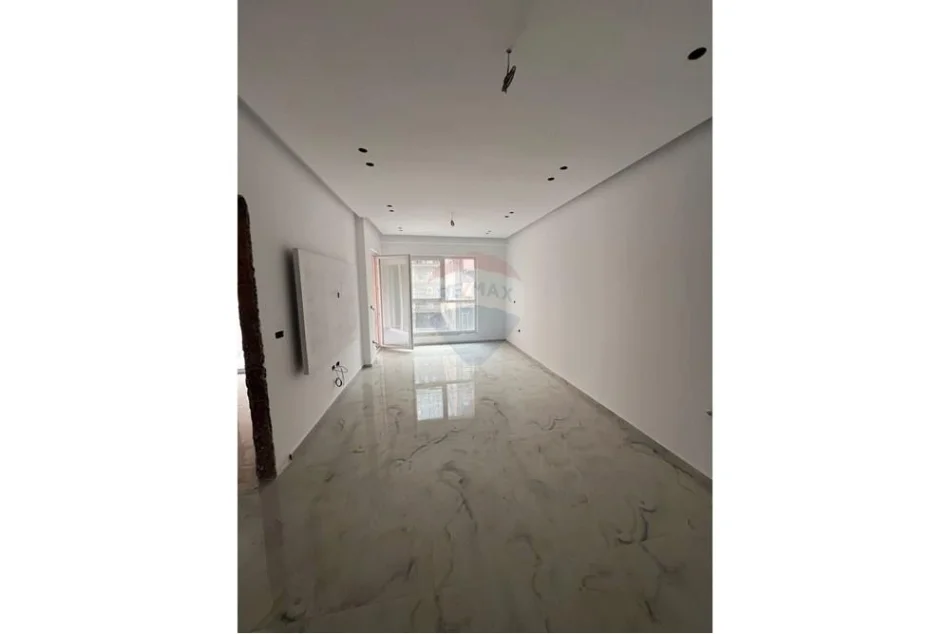 Tirane, shes 1+1+Ballkon Kati 3, 71 m² 143.000 € (dritan hoxha)