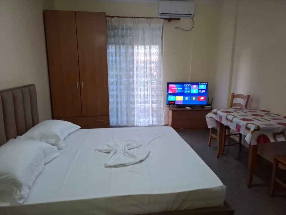 Vlore, garsonier LUNGOMARE, oferte 2500 leke nata