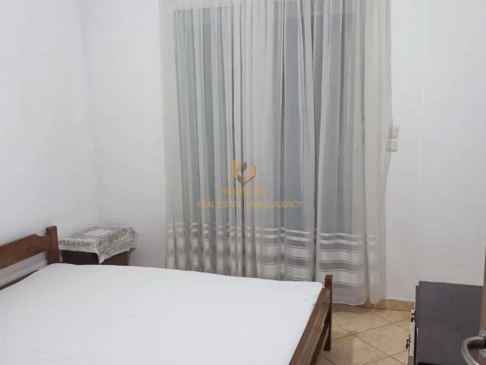 Tirane, jepet me qera apartament 1+1+Ballkon Kati 2, 60 m² 320 € (rruga haki gjici)