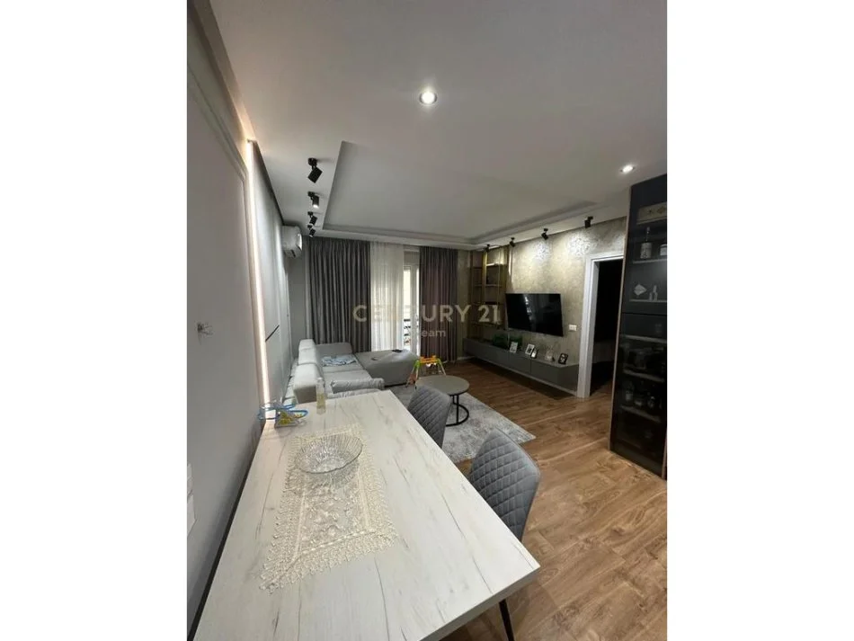 Tirane, shitet 2+1 Kati 3, 96 m² 235.000 € (kodra e diellit)