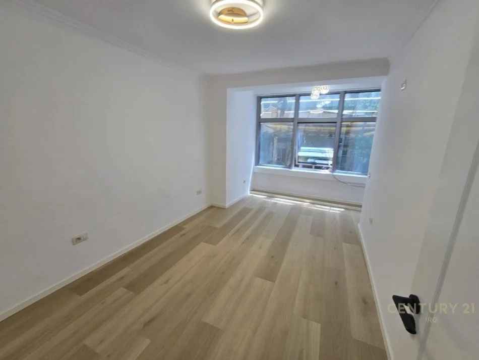 Tirane, shitet 2+1 Kati 2, 75 m² 188.000 € (rruga muhamet gjollosha)