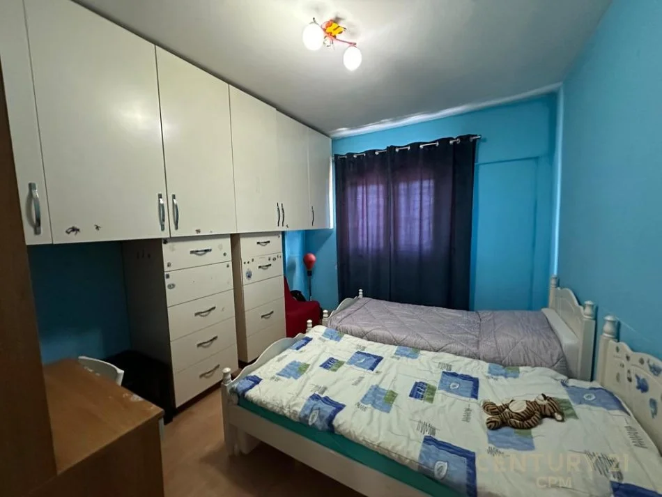 Tirane, shitet apartament 2+1 Kati 10, 85 m² 200.000 € (komuna e parisit)
