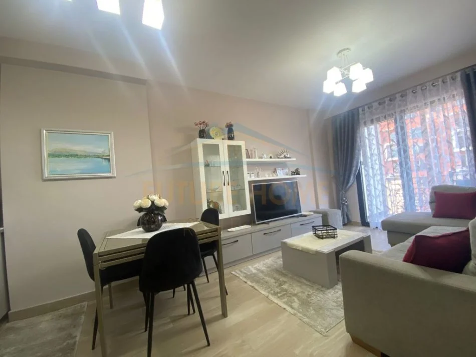 Tirane, jepet me qera apartament 2+1 Kati 4, 69 m² 650 € (21 DHJETORI TIRANE)