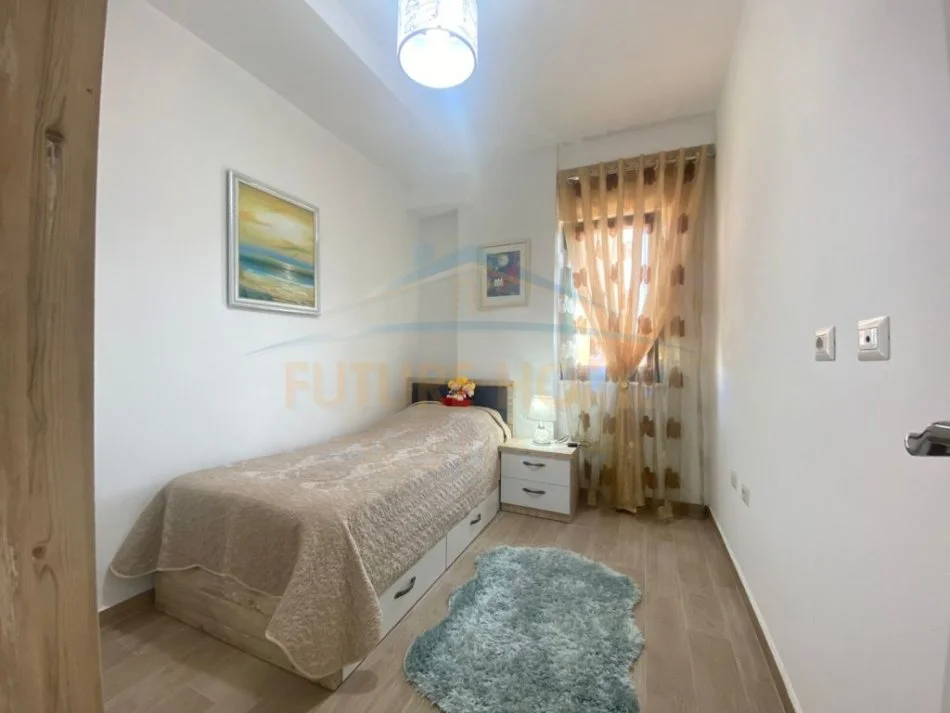 Tirane, jepet me qera apartament 2+1 Kati 4, 69 m² 650 € (21 DHJETORI TIRANE)