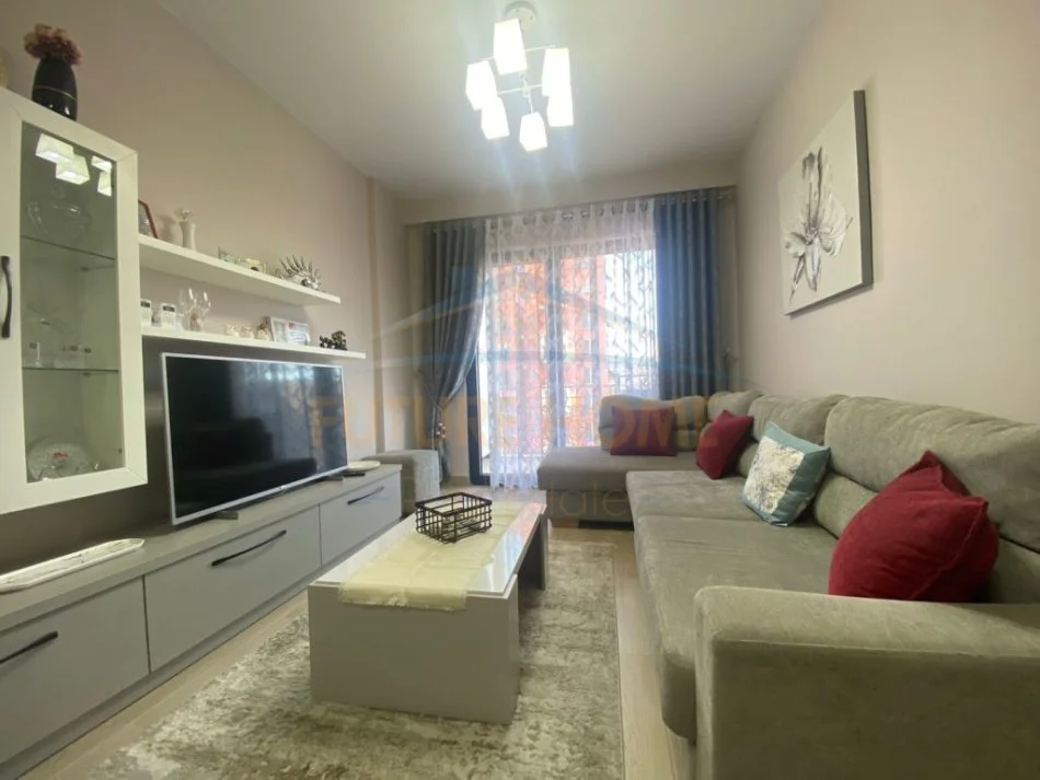 Tirane, jepet me qera apartament 2+1 Kati 4, 69 m² 650 € (21 DHJETORI TIRANE)