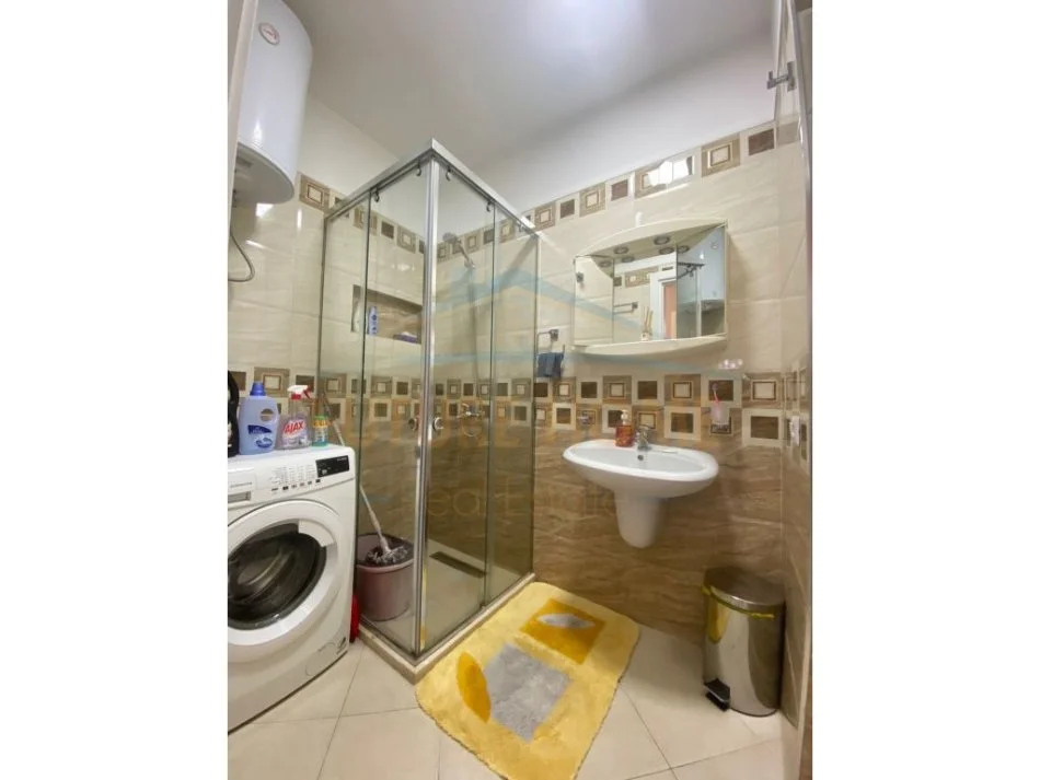Tirane, jepet me qera apartament 2+1 Kati 4, 69 m² 650 € (21 DHJETORI TIRANE)