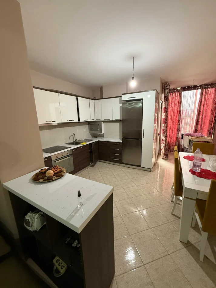 Tirane, jepet me qera 1+1 , 67 m² 350 € (Besim alla Yzberisht)