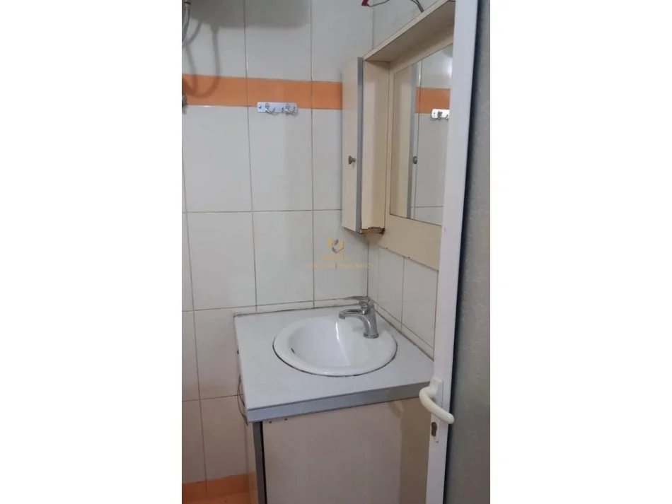 Tirane, jepet me qera apartament 1+1+Ballkon Kati 2, 60 m² 320 € (rruga haki gjici)