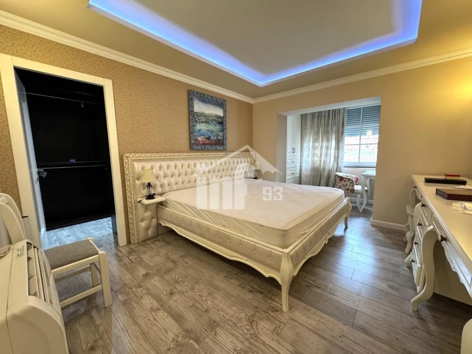 Tirane, jepet me qera apartament 2+1 Kati 3, 100 m² 800 € (PERBALLE GJYKATES SE TIRANES, PRANE UNAZES)