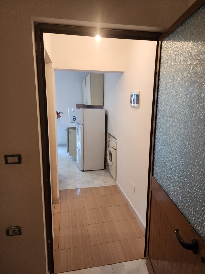 Tirane, jepet me qera shtepi 1+1 Kati 1, 48 m² 300 € 