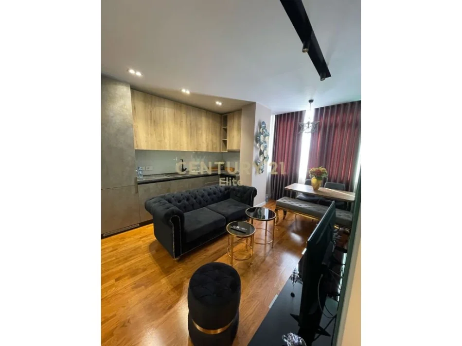Tirane, jepet me qera apartament 1+1 Kati 6, 50 m² 750 € (ish blloku)