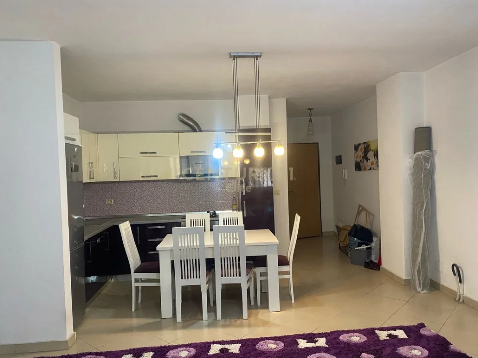 Tirane, jepet me qera apartament 2+1 Kati 1, 111 m² 450 € (fresku)