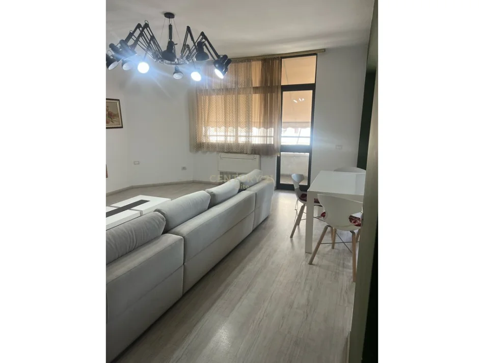 Tirane, jepet me qera apartament 2+1 Kati 10, 120 m² 700 € (Bulevardi Zogu i Pare)