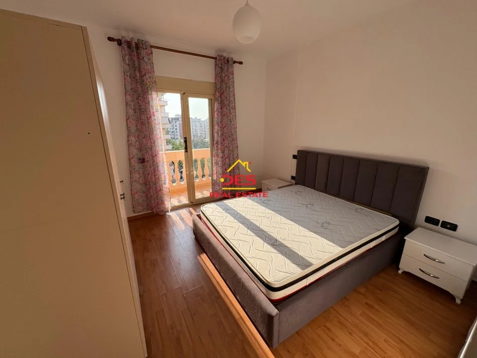 Vlore, jepet me qera apartament 2+1+Ballkon Kati 5, 100 m² 450 € (Rruga Sadik Zotaj)