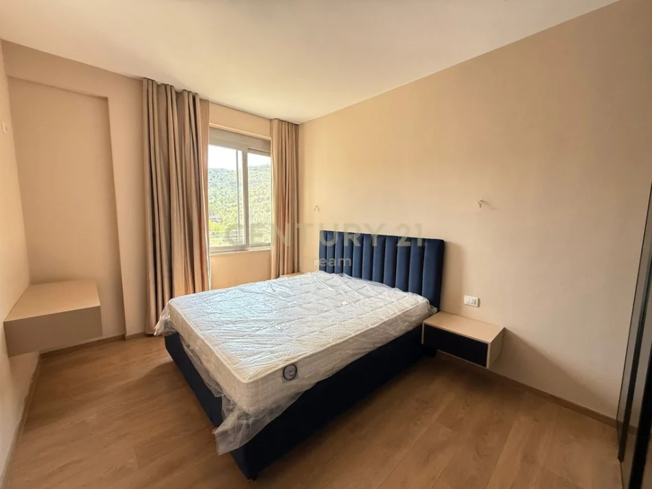 Tirane, jepet me qera apartament 2+1 Kati 4, 85 m² 700 € (liqeni i thate)