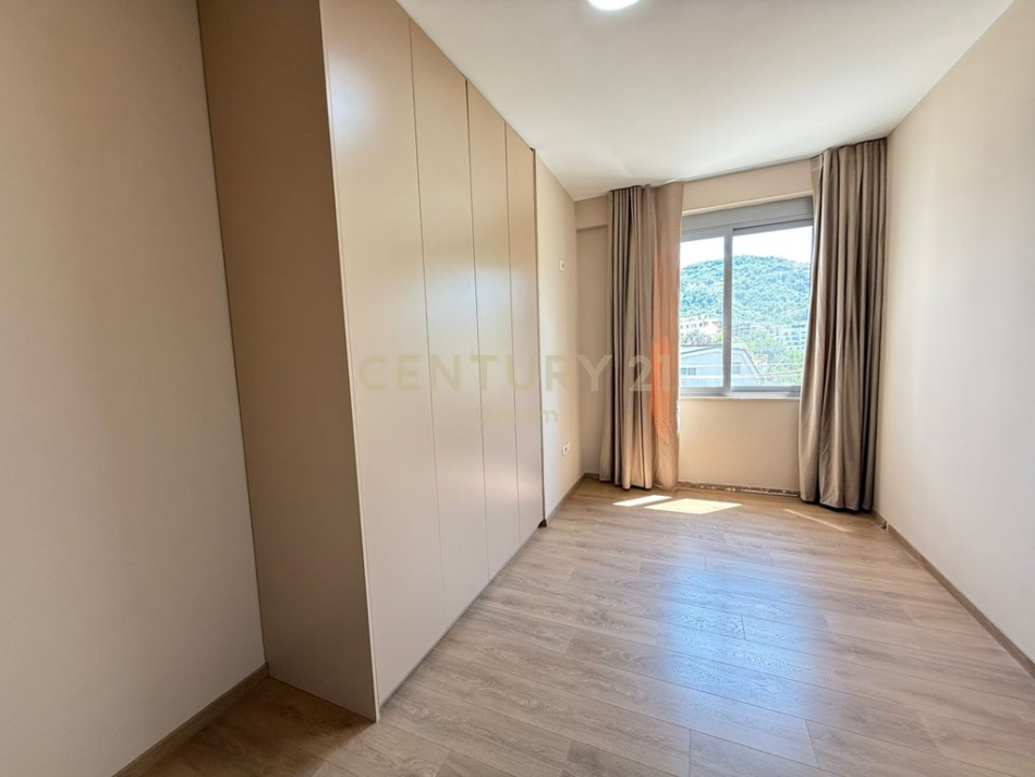 Tirane, jepet me qera apartament 2+1 Kati 4, 85 m² 700 € (liqeni i thate)