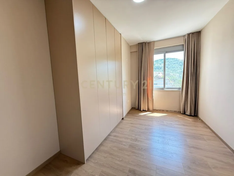 Tirane, jepet me qera apartament 2+1 Kati 4, 85 m² 700 € (liqeni i thate)
