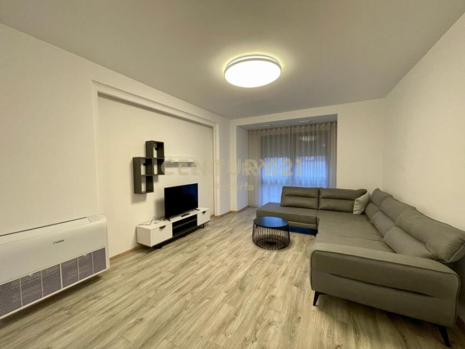 Tirane, jepet me qera apartament 3+1 Kati 2, 129 m² 1.000 € (21 dhjetori)