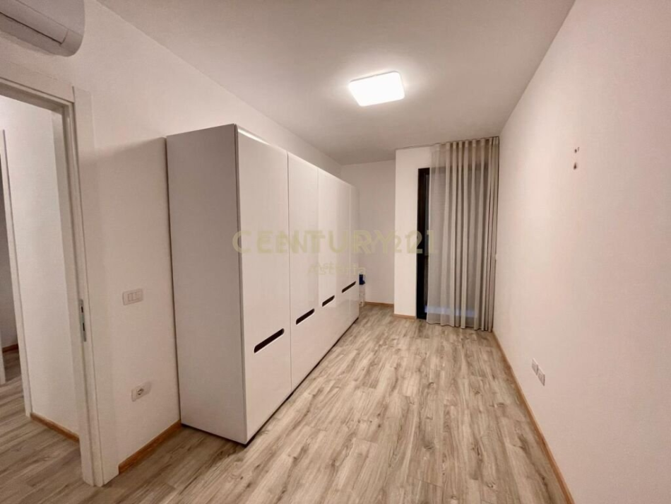 Tirane, jepet me qera apartament 3+1 Kati 2, 129 m² 1.000 € (21 dhjetori)