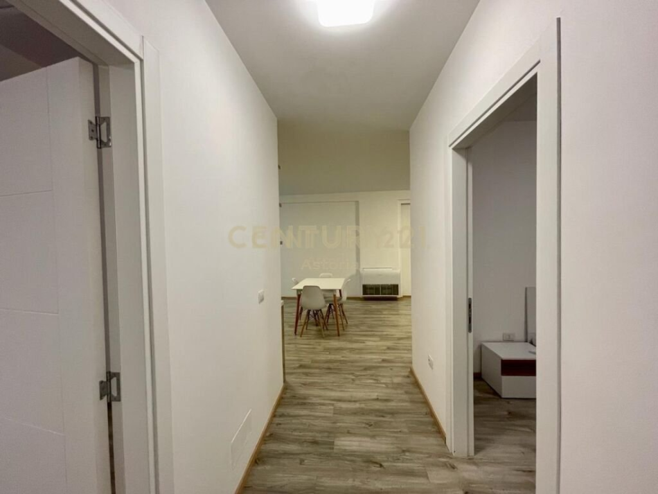 Tirane, jepet me qera apartament 3+1 Kati 2, 129 m² 1.000 € (21 dhjetori)