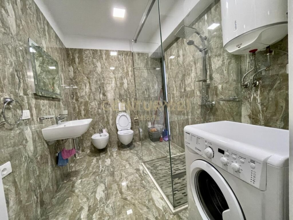 Tirane, jepet me qera apartament 3+1 Kati 2, 129 m² 1.000 € (21 dhjetori)