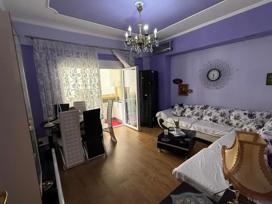 Tirane, jepet me qera apartament 2+1 Kati 3, 90 m² 600 € (Mbikalimi i Komunes se Parisit)