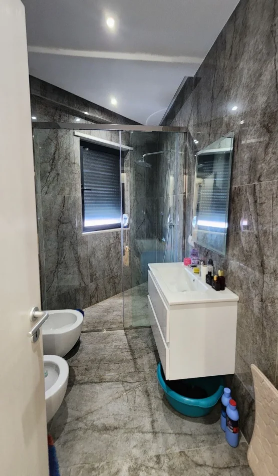 Tirane, shitet apartament 2+1+Ballkon Kati 3, 117 m² 335.000 € 