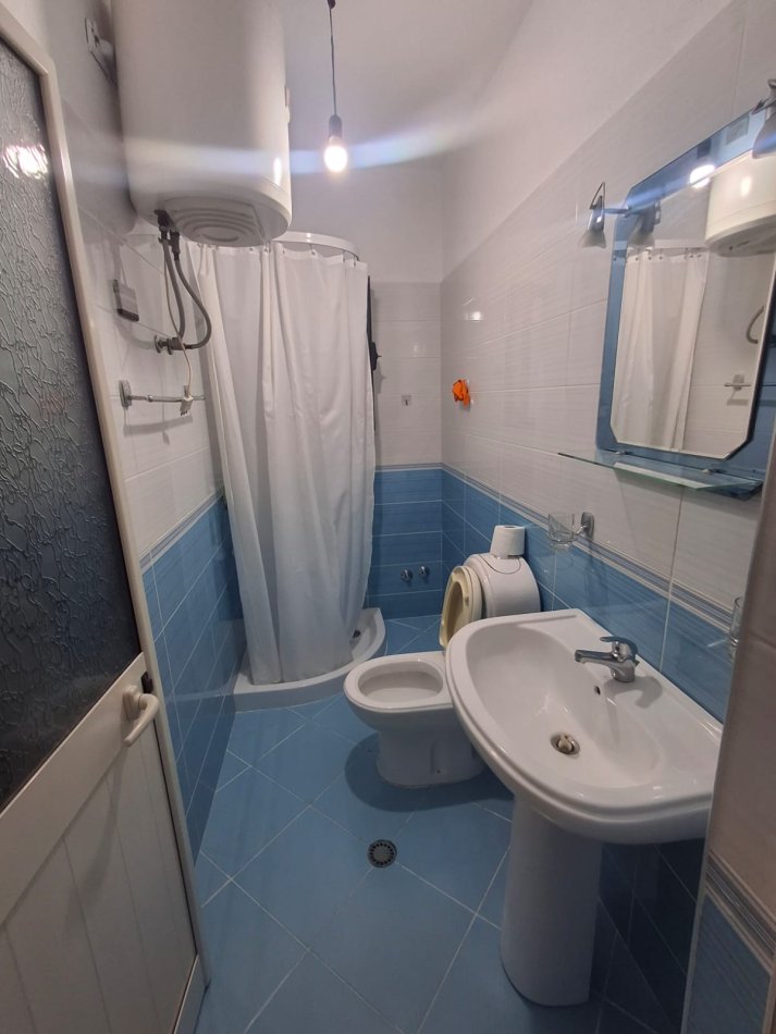 Shqiperi, jepet me qera apartament 1+1 Kati 3, 60 m² 300 € (rruga kristo kono 6)