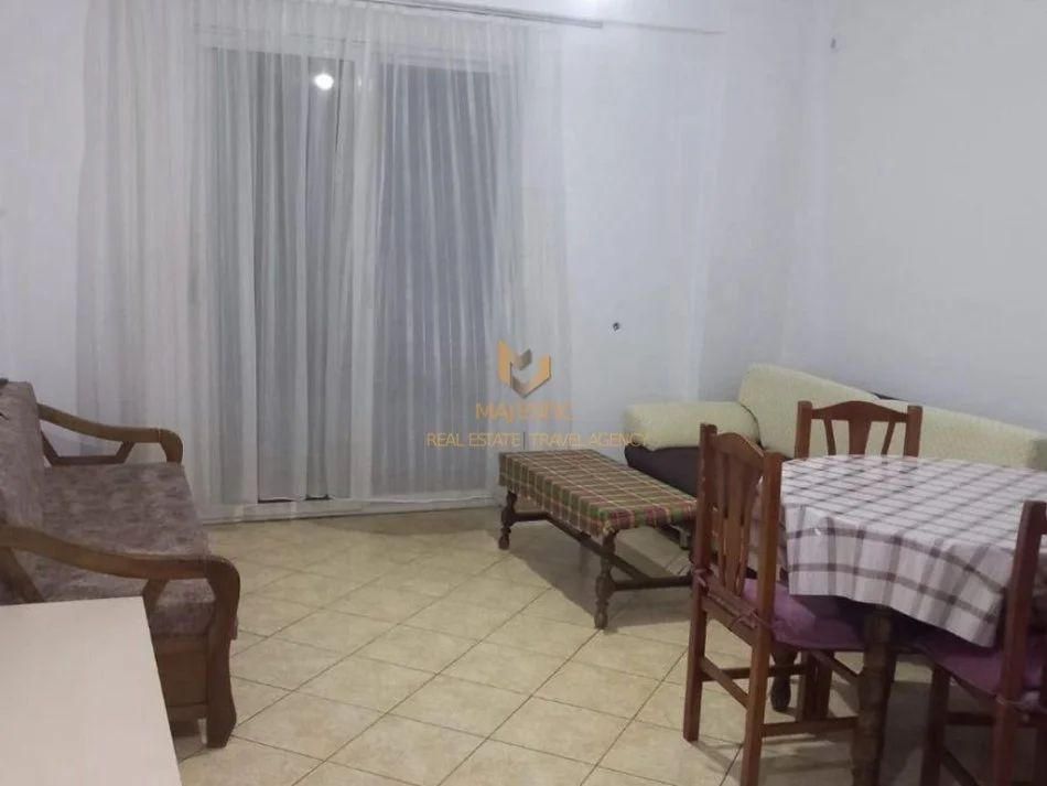 Tirane, jepet me qera apartament 1+1+Ballkon Kati 2, 60 m² 320 € (rruga haki gjici)