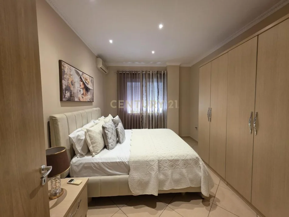 Tirane, jepet me qera apartament 1+1 Kati 4, 63 m² 600 € (rruga e kavajes,globe)