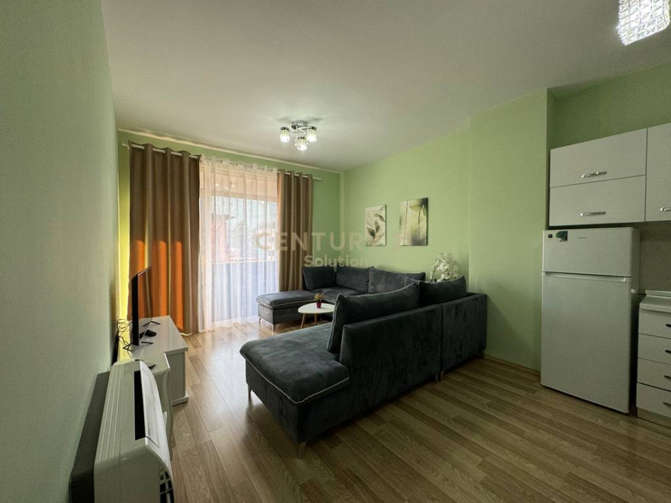 Tirane, jepet me qera apartament 1+1 Kati 3, 67 m² 700 € (Parlamenti)