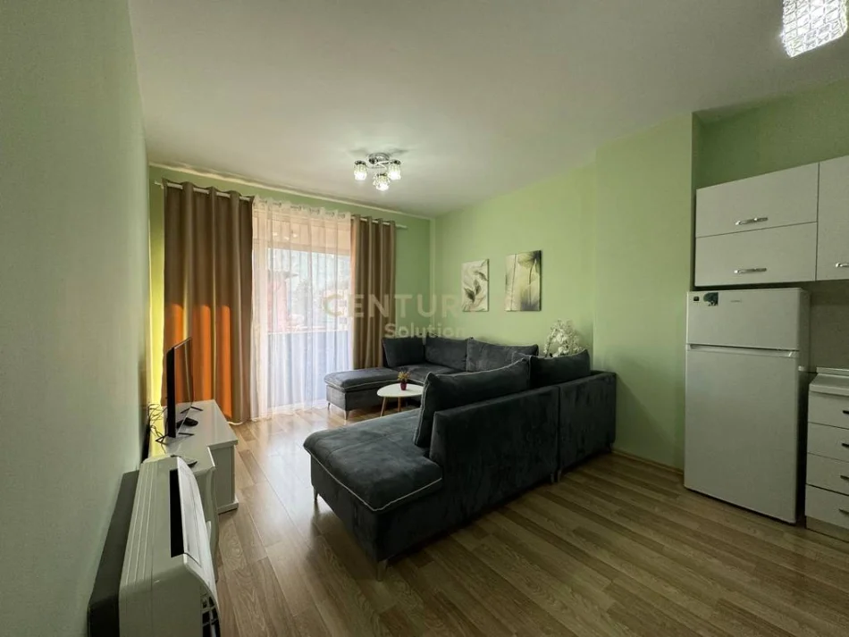 Tirane, jepet me qera apartament 1+1 Kati 3, 67 m² 700 € (Parlamenti)