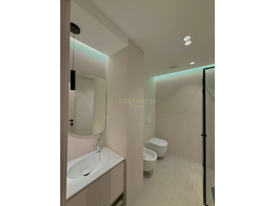 Tirane, jepet me qera apartament 1+1 Kati 7, 70 m² 1.000 € (myslym shyri)