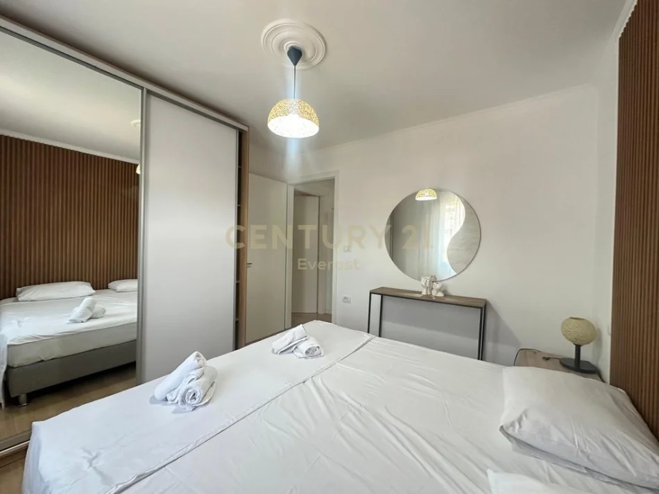 Tirane, jepet me qera apartament 1+1 Kati 4, 48 m² 650 € (pazari i ri)