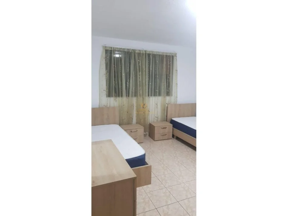 Tirane, jepet me qera apartament 2+1 Kati 4, 80 m² 550 € (rruga ymer kurti , pas postes nr 8)