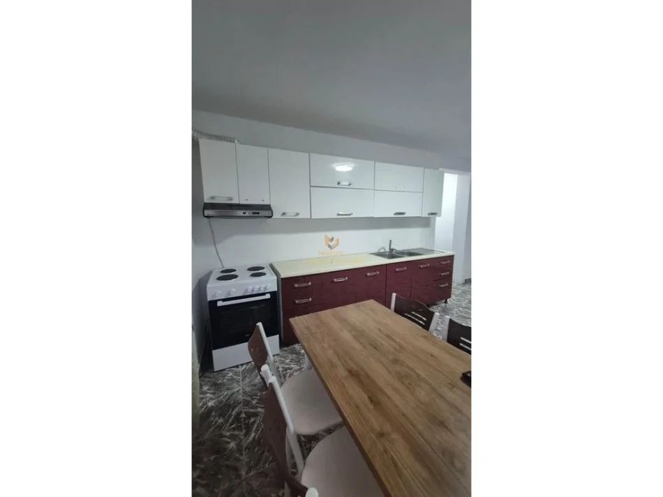 Tirane, jepet me qera apartament 2+1 Kati 4, 80 m² 550 € (rruga ymer kurti , pas postes nr 8)