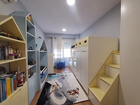 Tirane, jepet me qera apartament duplex 2+1 Kati 1, 125 m² 900 € 