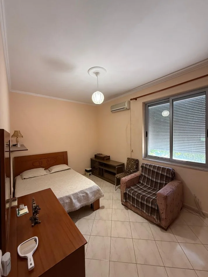 Tirane, jepet me qera apartament 3+1 Kati 4, 110 m² 600 € (RRUGA E KAVAJES)