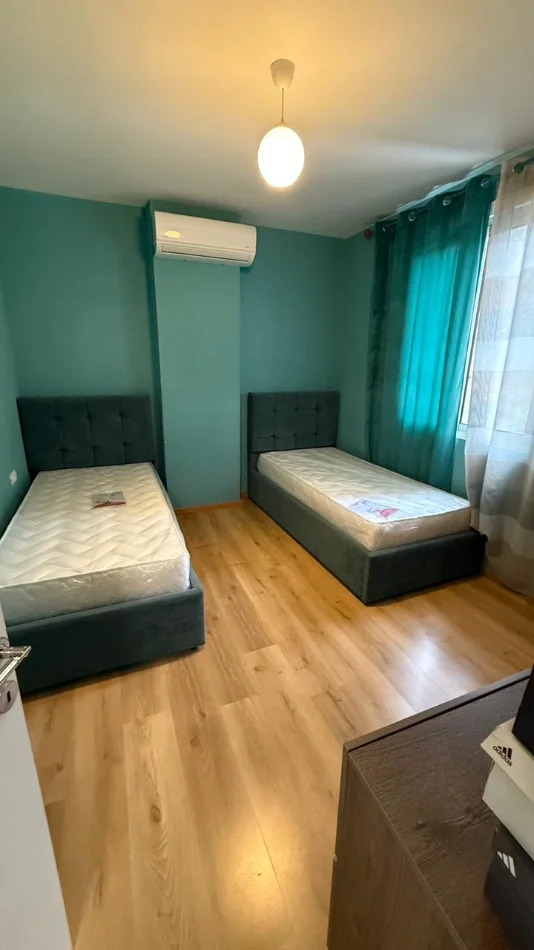Tirane, jepet me qera apartament 3+1 Kati 3, 92 m² 550 € (Kopshti Botanik)