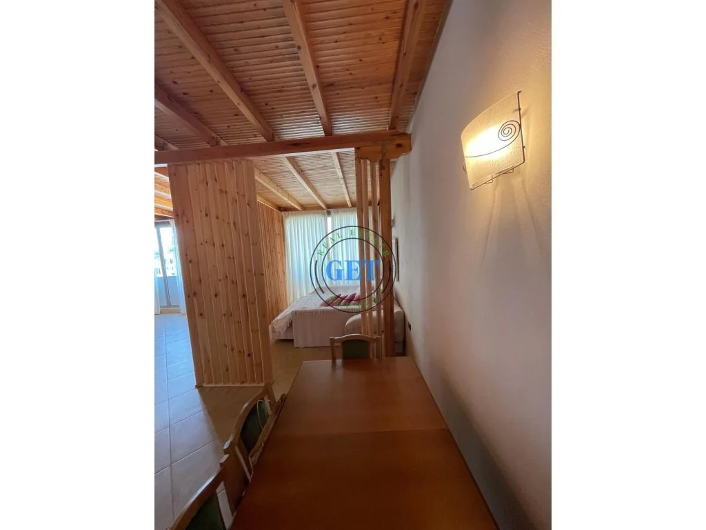 Shitet Papafingo ne Golem, Durres.