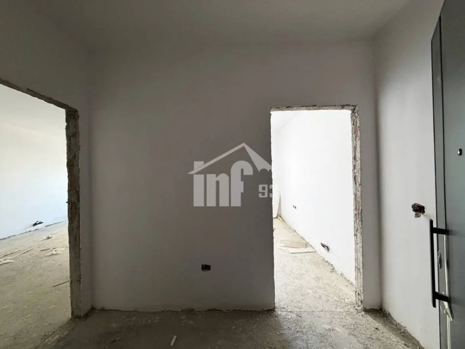 Tirane, shitet apartament 1+1+Ballkon Kati 12, 85 m² 230.000 € (TEK NSHARAKU, PRANE KOMPLEKSIT “DELIJORGJI”)