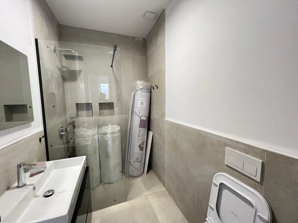 Tirane, jepet me qera apartament 2+1 Kati 2, 99 m² 1.350 € (Liqeni i thate)