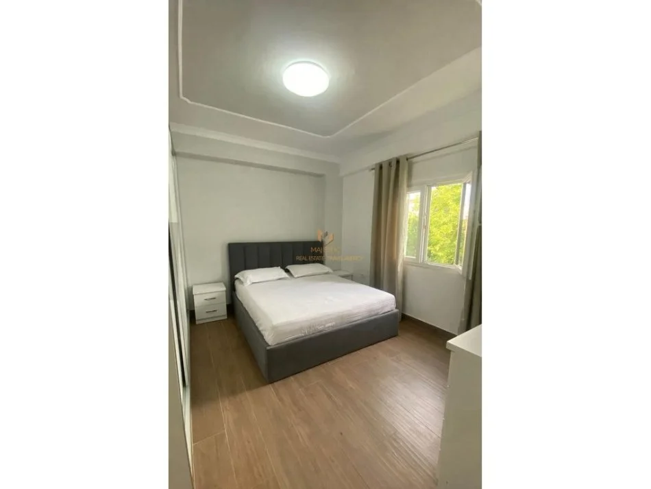 Tirane, jepet me qera apartament 1+1+Ballkon Kati 4, 65 m² 500 € (rruga gjin gjergji)