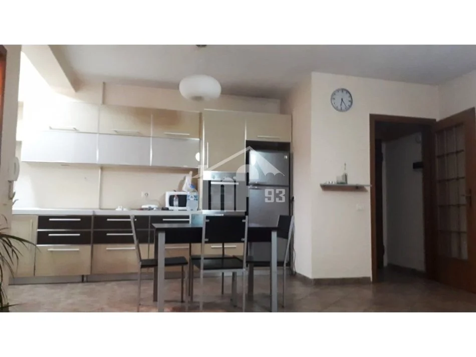 Tirane, jepet me qera apartament 1+1+Ballkon Kati 9, 75 m² 600 € (PRANË SHESHIT “WILLSON”)