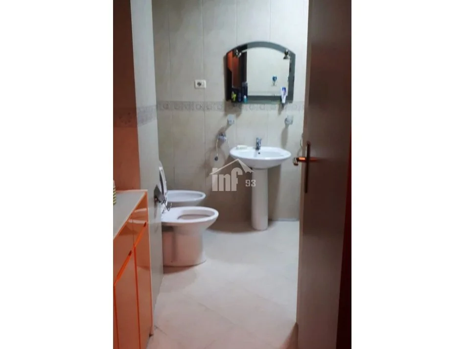 Tirane, jepet me qera apartament 1+1+Ballkon Kati 9, 75 m² 600 € (PRANË SHESHIT “WILLSON”)