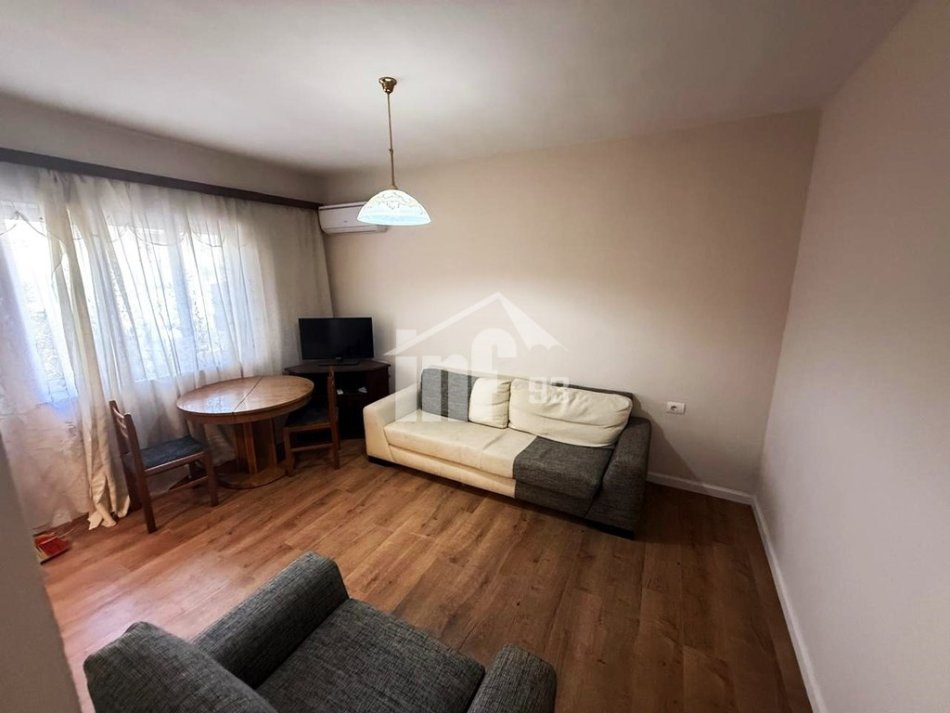 Tirane, jepet me qera apartament 2+1+Ballkon Kati 2, 74 m² 600 € (MBRAPA AMBASADES KINEZE)
